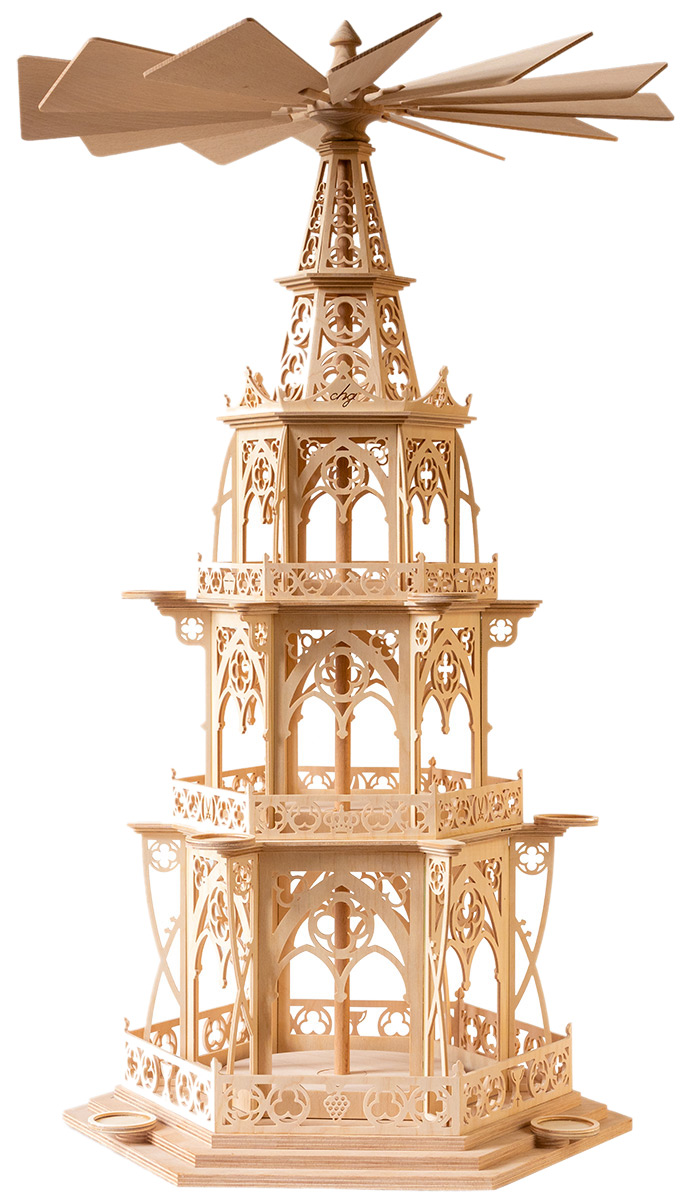 chg Traumpyramide aus Holz von Christoph Gerbeth - Komplettansicht der Weihnachtspyramide ohne Figuren und Kerzen